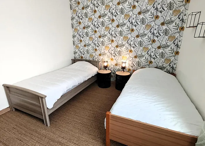 Nyaraló Les Chouans *