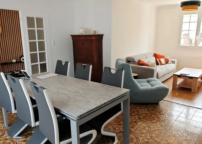 Nyaraló Les Chouans *